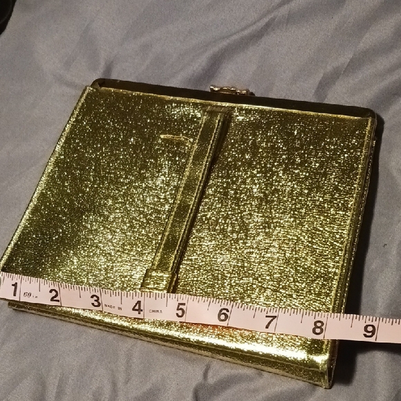 After Dark Vintage Gold  80' Clutch With Coin Putch Of A Chain. Satin Gold Lined - Picture 3 of 7